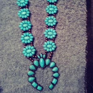 Necklace & earrings set!!